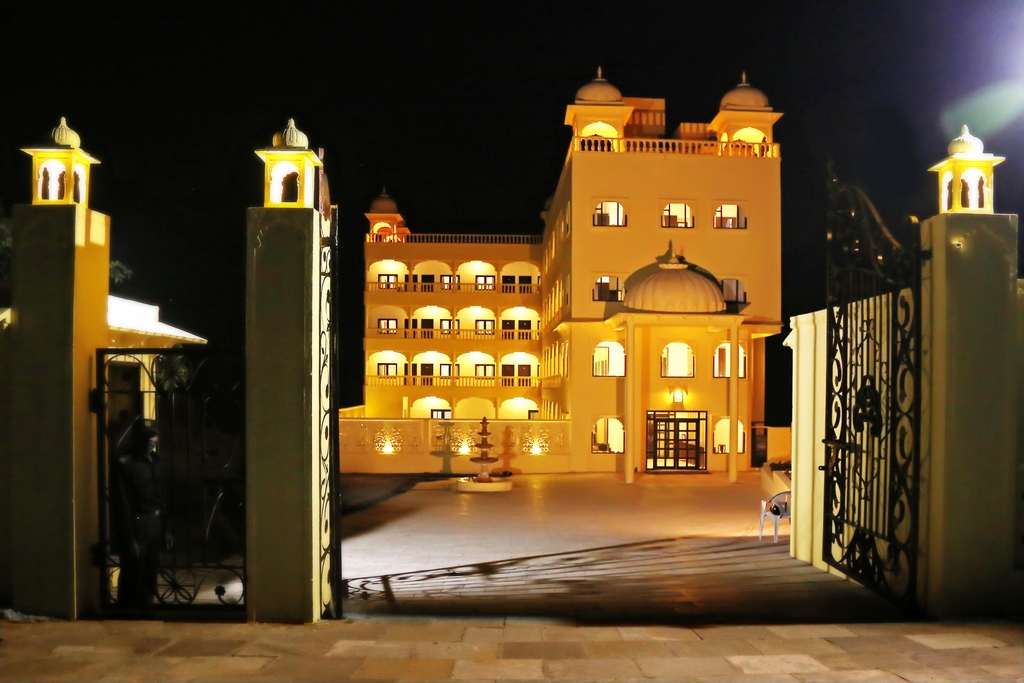 Best Lake View Hotel and Resort in Udaipur