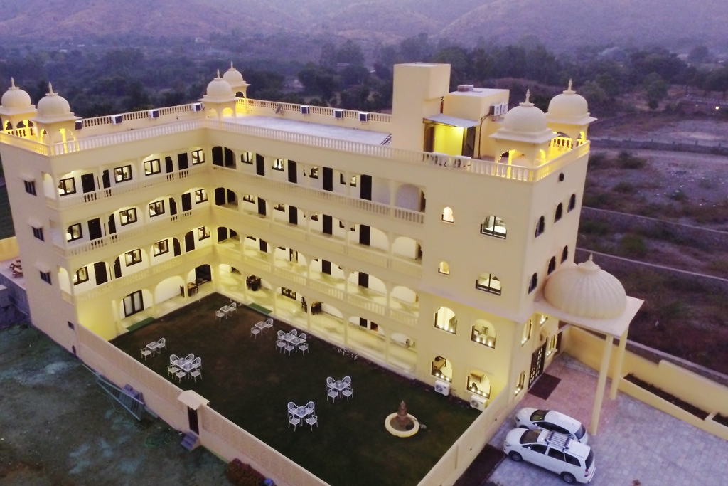 Best place to stay in Udaipur