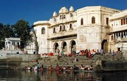 Hotel with Swimming Pool in Udaipur